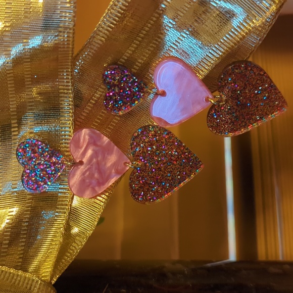 NWT/IP 🩷💒💕(unbranded) ❤️🔥💞HEART TIER GLITTER💞🔥❤ acrylic dangle earrings! - Picture 5 of 5